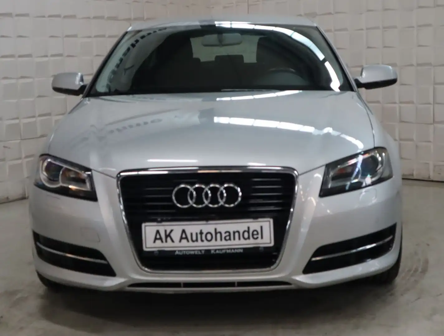 Audi A3 Sportback 2.0 TDI Attraction Automatik Xenon Silber - 2
