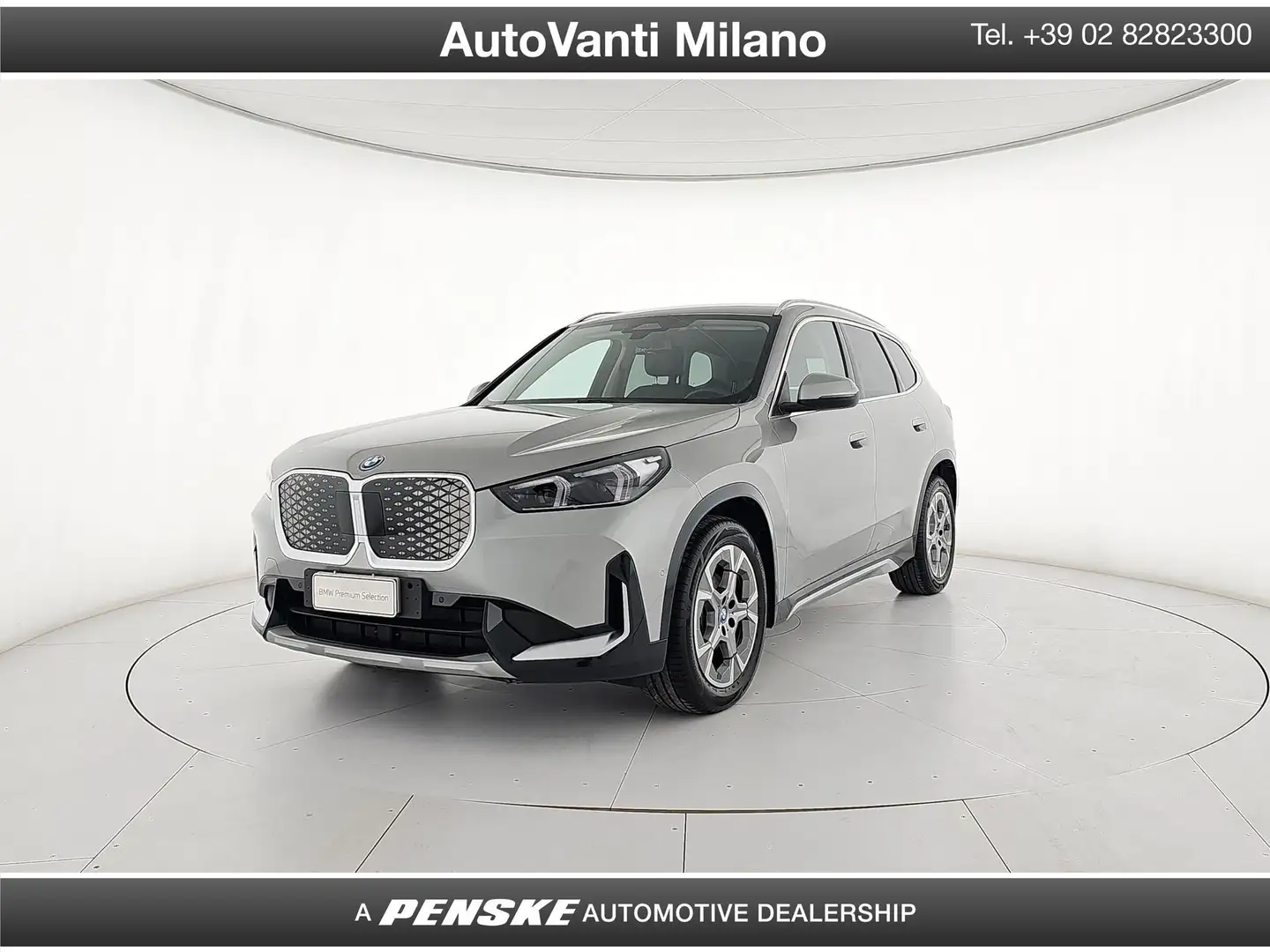 BMW X1 iX1 edrive 20 X-Line Grau - 1