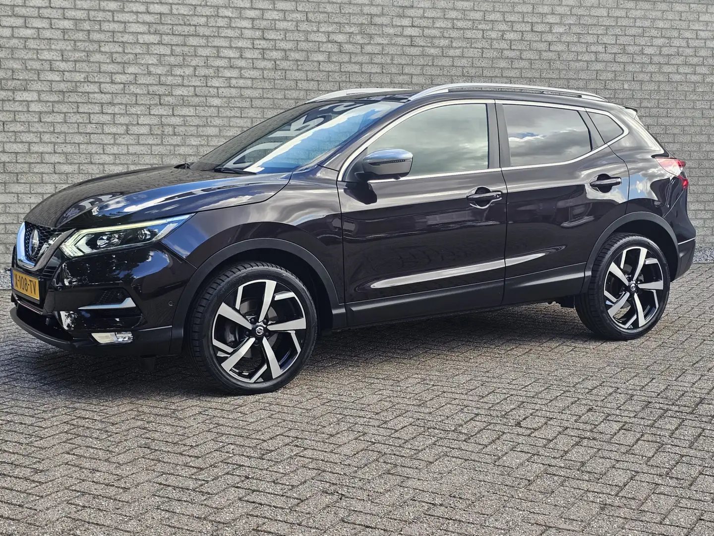 Nissan Qashqai 1.2 Tekna Leer/Pano-dak/Camera Zwart - 2