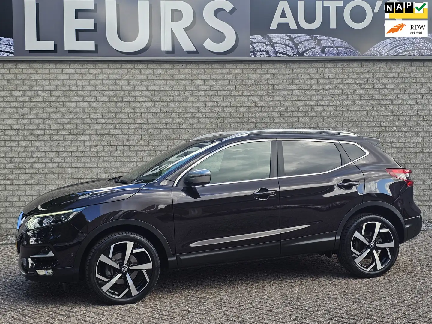 Nissan Qashqai 1.2 Tekna Leer/Pano-dak/Camera Zwart - 1