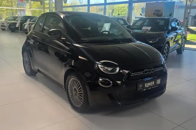 Fiat 500E view 3