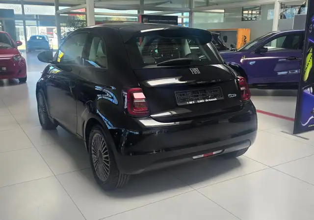 Fiat 500E view 5