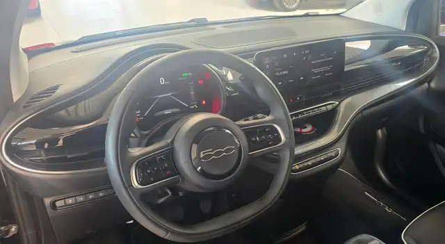 Fiat 500E view 7