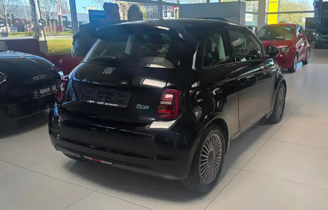 Fiat 500E view 4