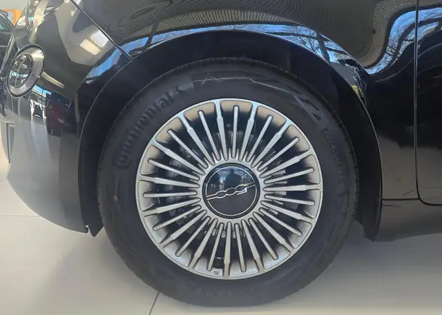 Fiat 500E view 13
