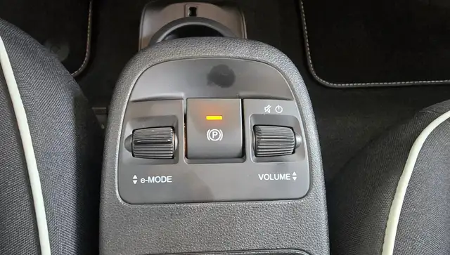 Fiat 500E view 12