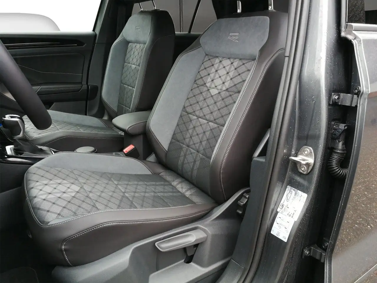 Volkswagen T-Roc 2.0TSI R-Line Pano Navi AHK Side Kamera IQ 7