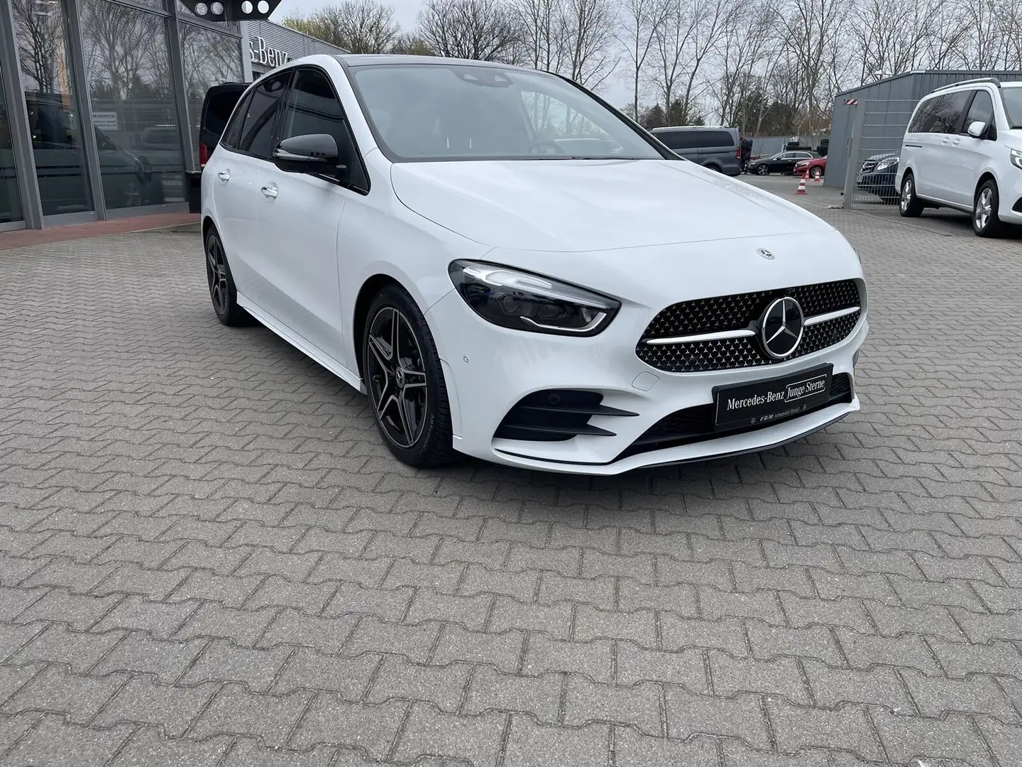 Mercedes-Benz B 220 B 220 4M AMG PLUS/Pano/HUD/Distr/KeyG/Standh/360 Белый - 2