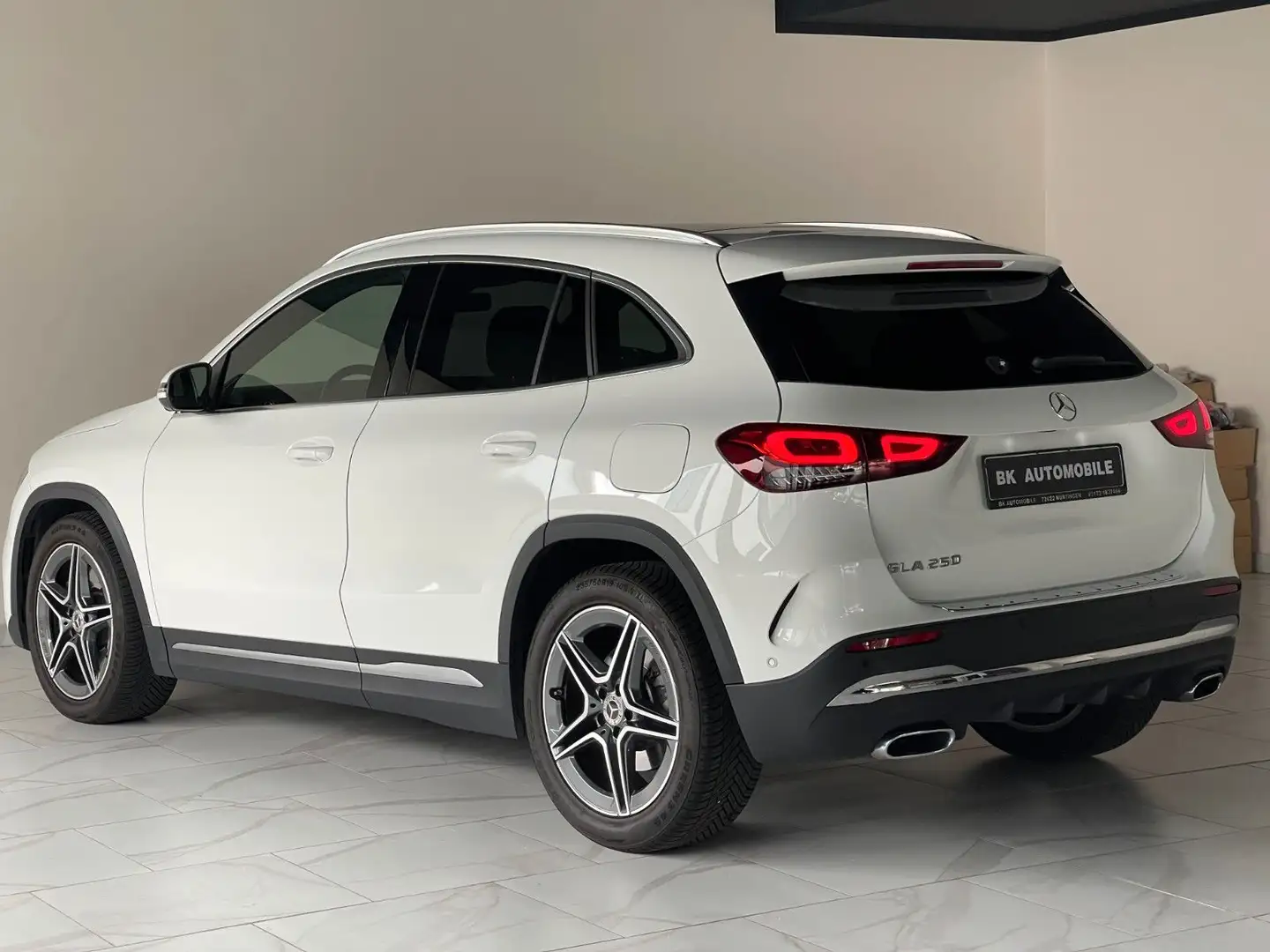 Mercedes-Benz GLA 250 4Matic|AMG|PANO|Off-Road|360°|Burmester| Weiß - 2