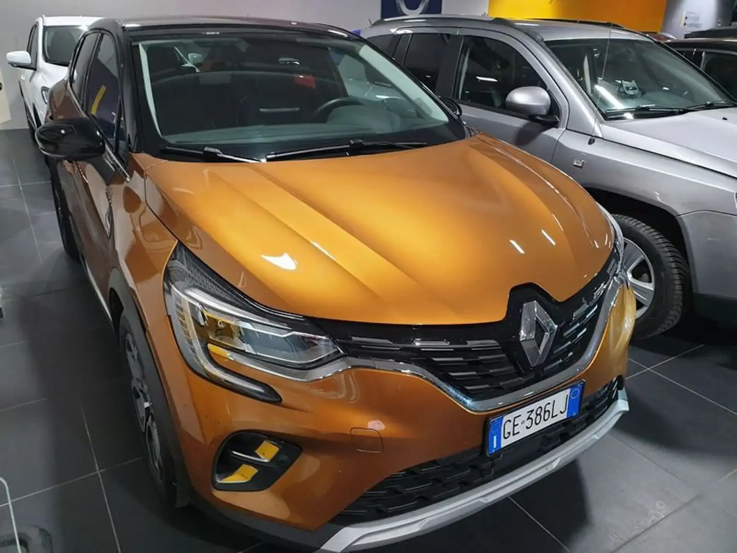 Renault Captur Plug-in Hybrid E-Tech 160 CV Intens - SUPERPROMO Orange - 2