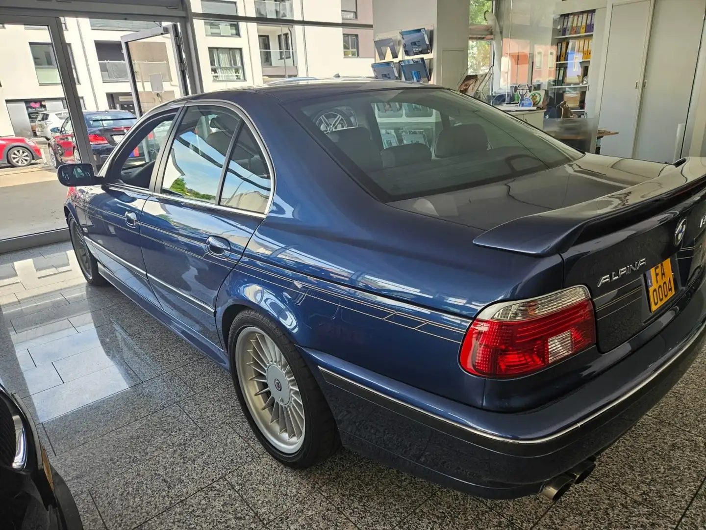 Alpina B10 V8 Bleu - 2