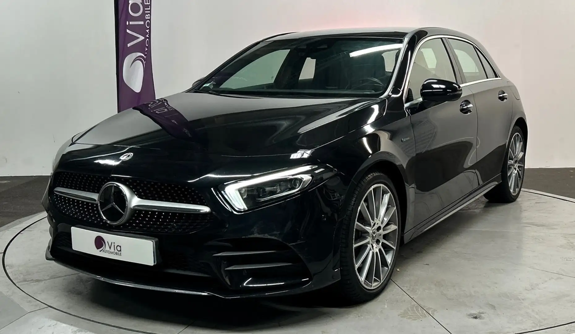 Mercedes-Benz A 250 250 e 8G-DCT AMG Line // Caméra AR / Toit Ouvrant / Rechargeable Schwarz - 1