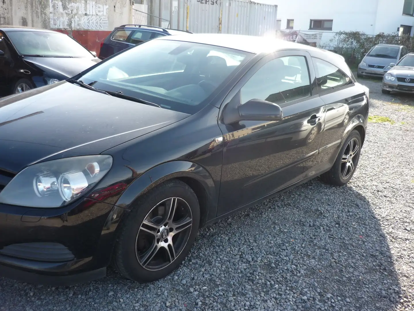 Opel Astra GTC Schwarz - 2