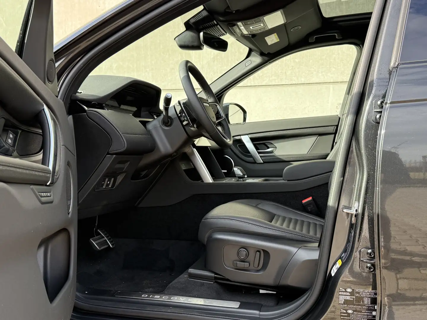 Land Rover Discovery Sport 1.5 P270e PHEV Dynamic Edition Grijs - 2