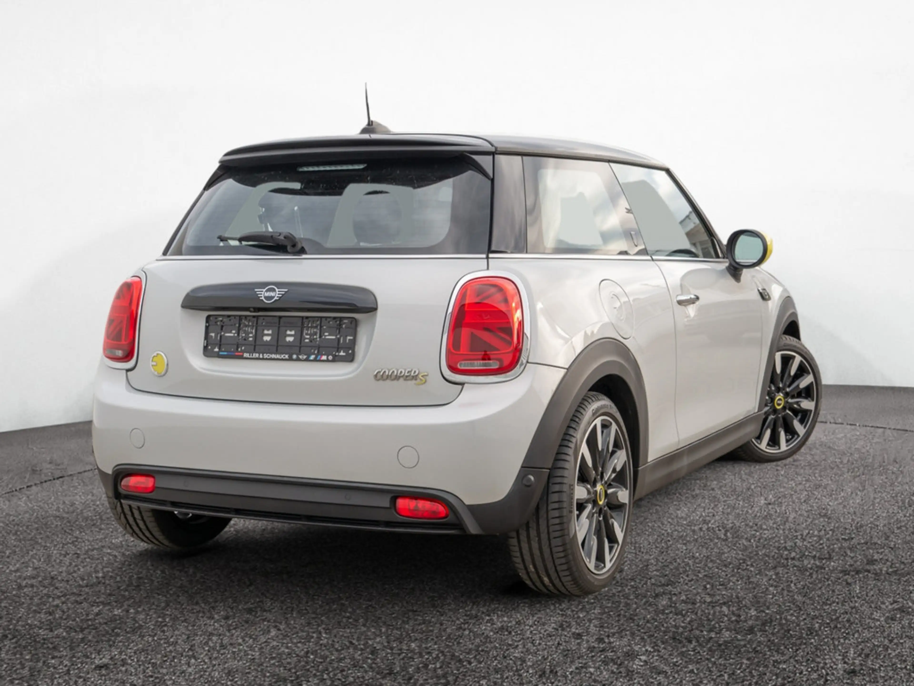 MINI Cooper SE Yours Trim NAVI ACC HUD LED PANO — photo 4