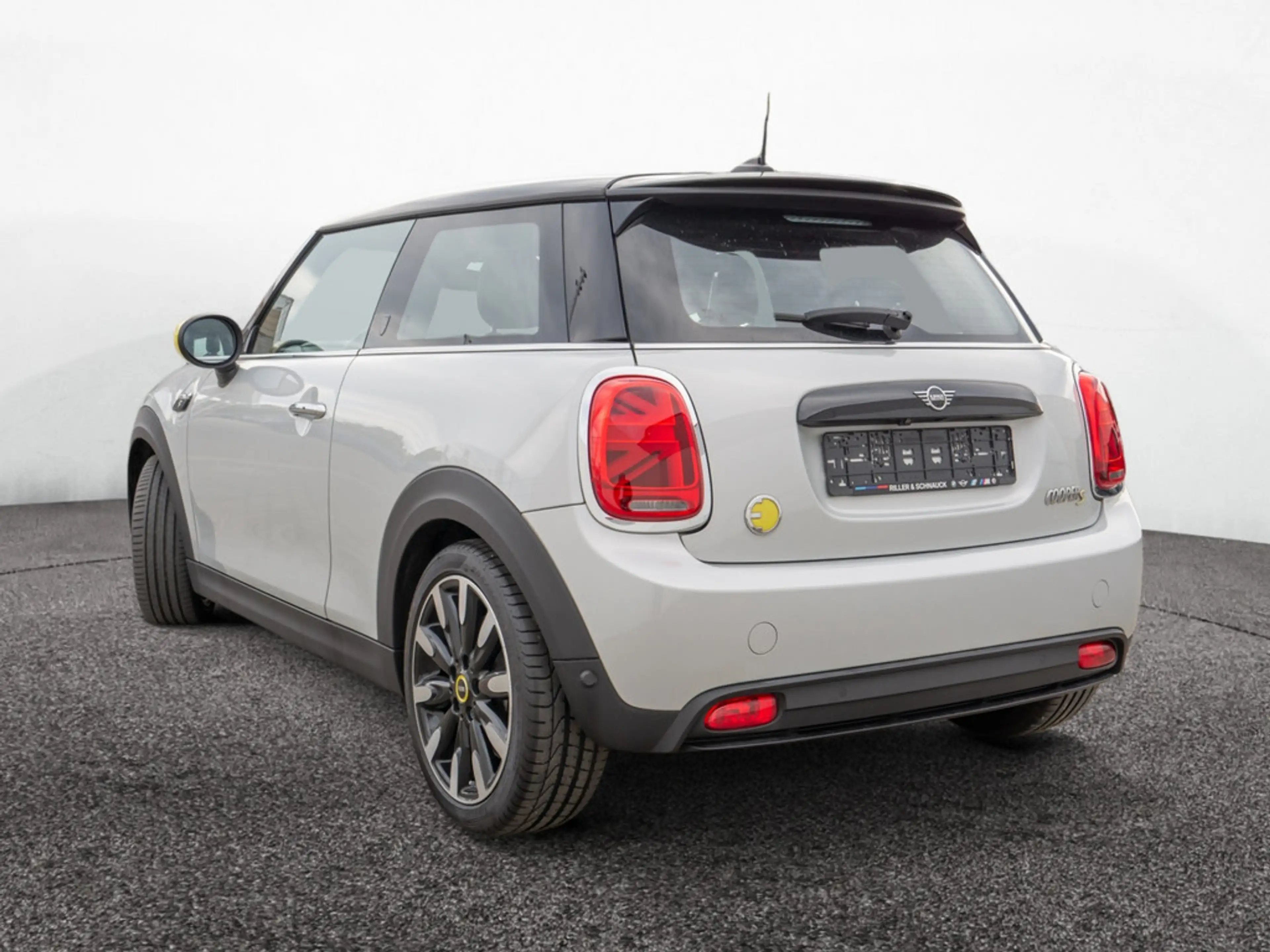 MINI Cooper SE Yours Trim NAVI ACC HUD LED PANO — photo 5