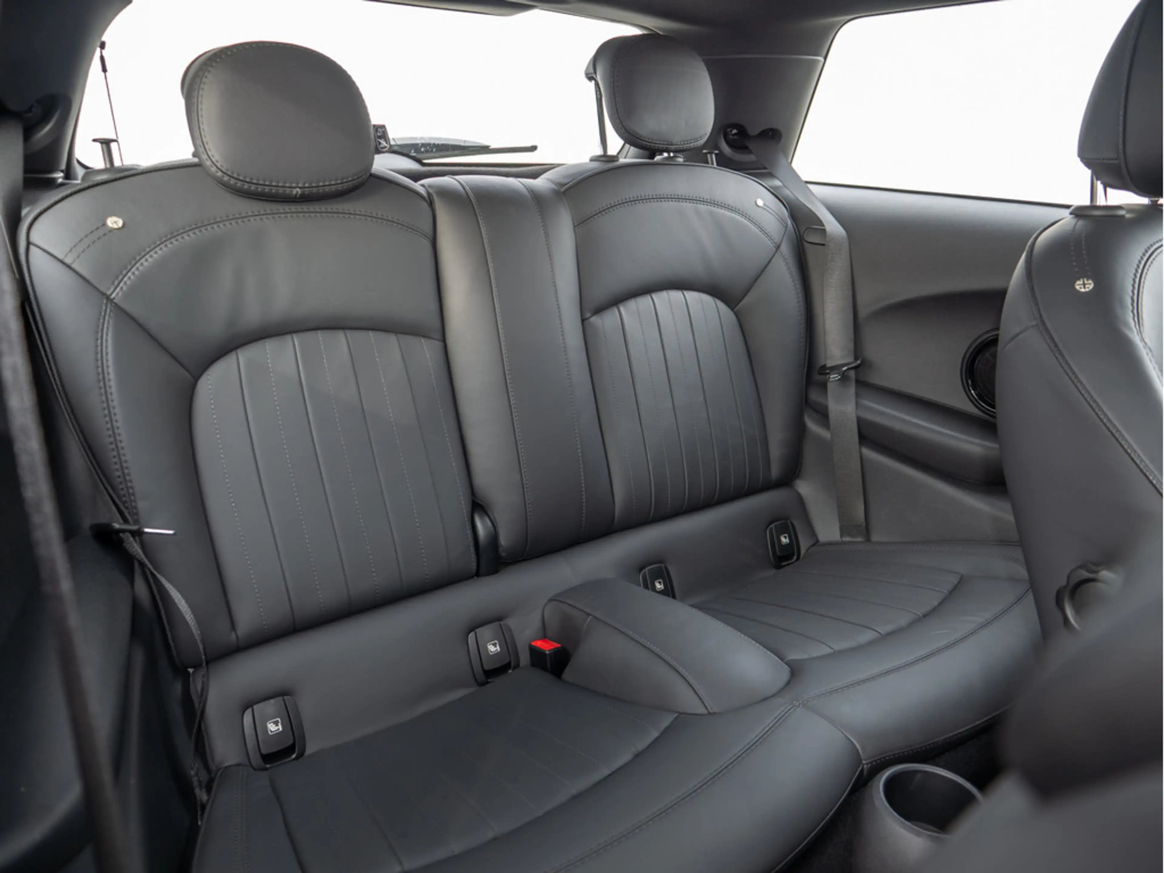 MINI Cooper SE Yours Trim NAVI ACC HUD LED PANO — photo 9