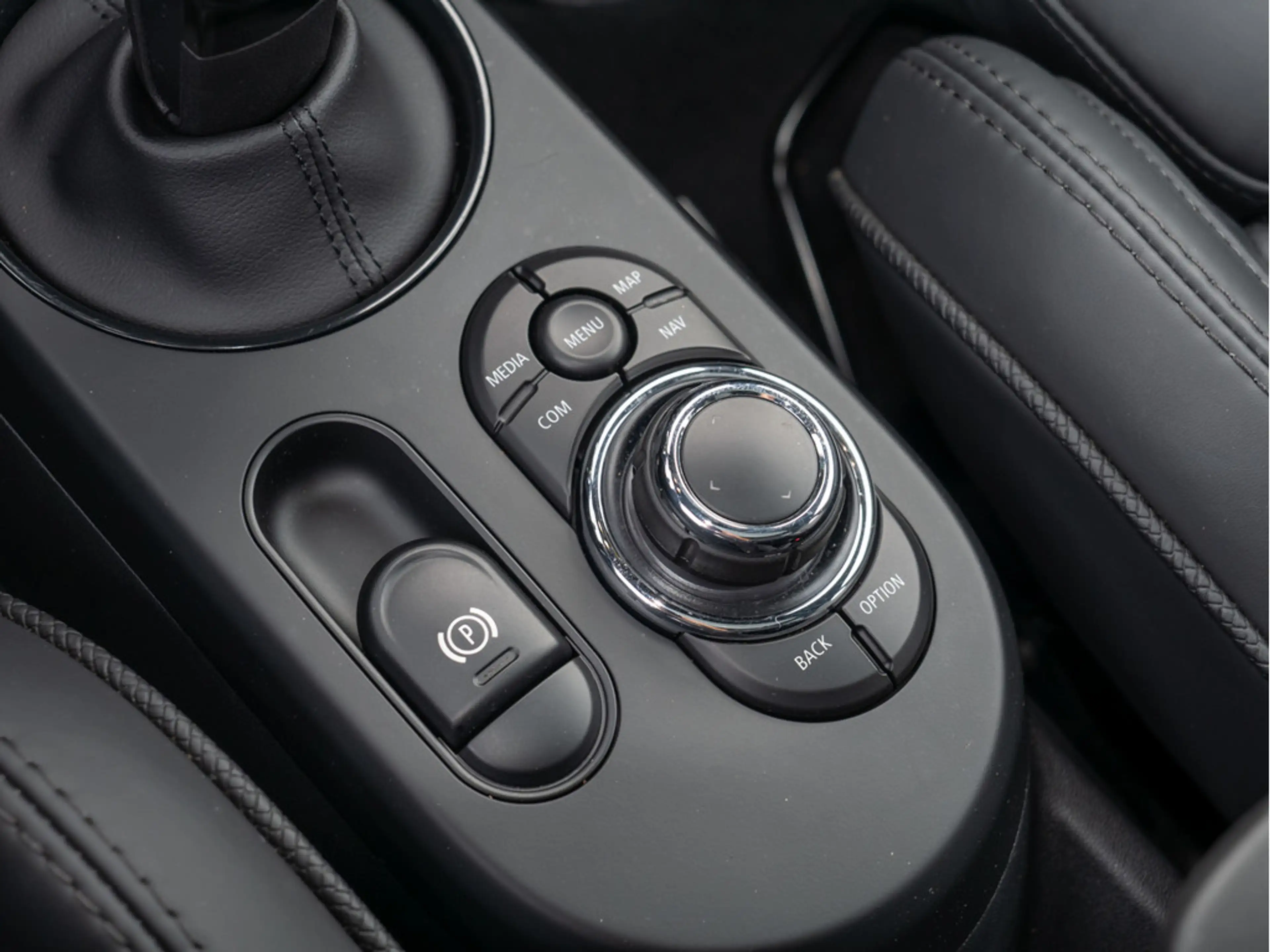 MINI Cooper SE Yours Trim NAVI ACC HUD LED PANO — photo 14