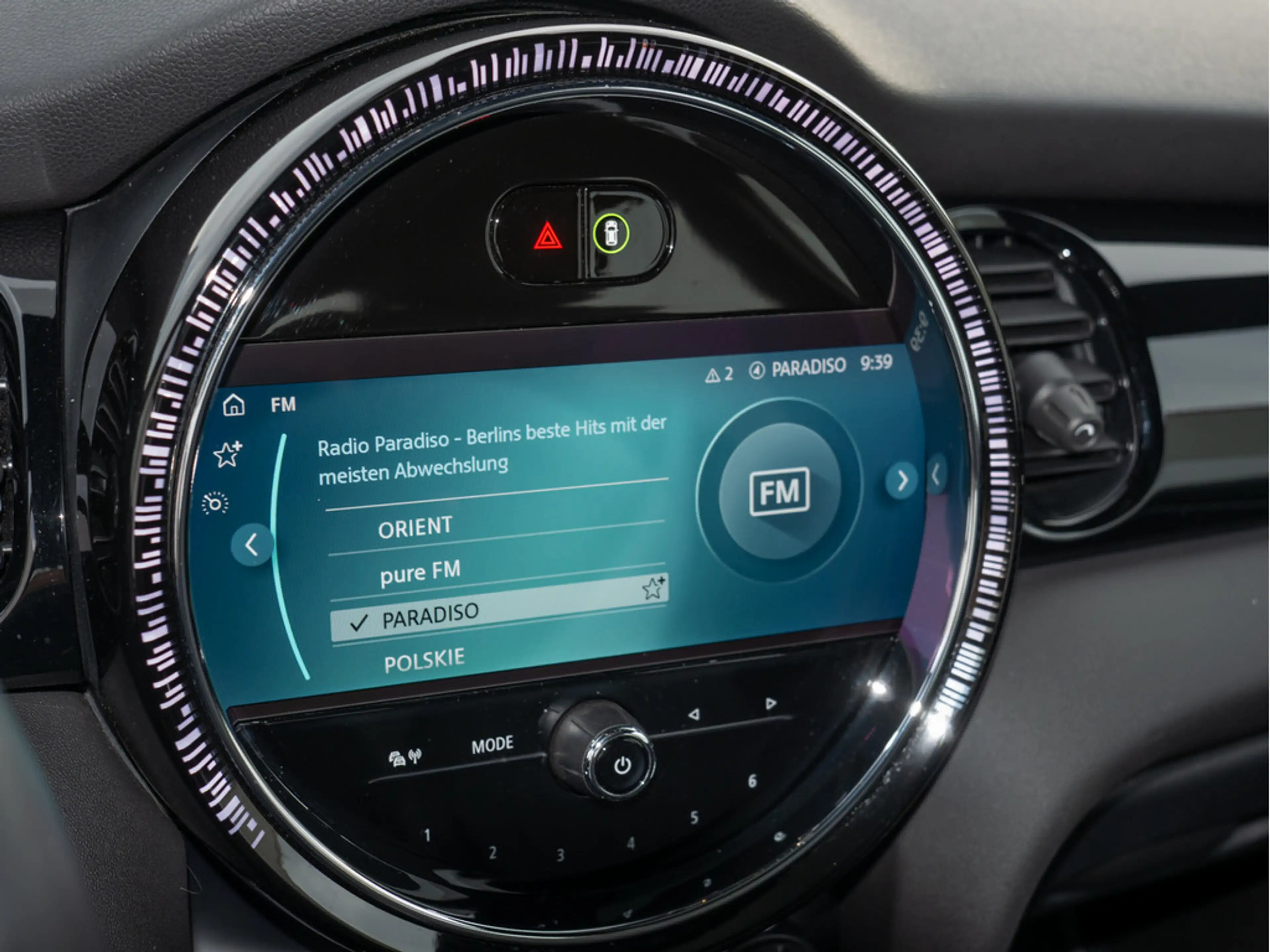 MINI Cooper SE Yours Trim NAVI ACC HUD LED PANO — photo 12
