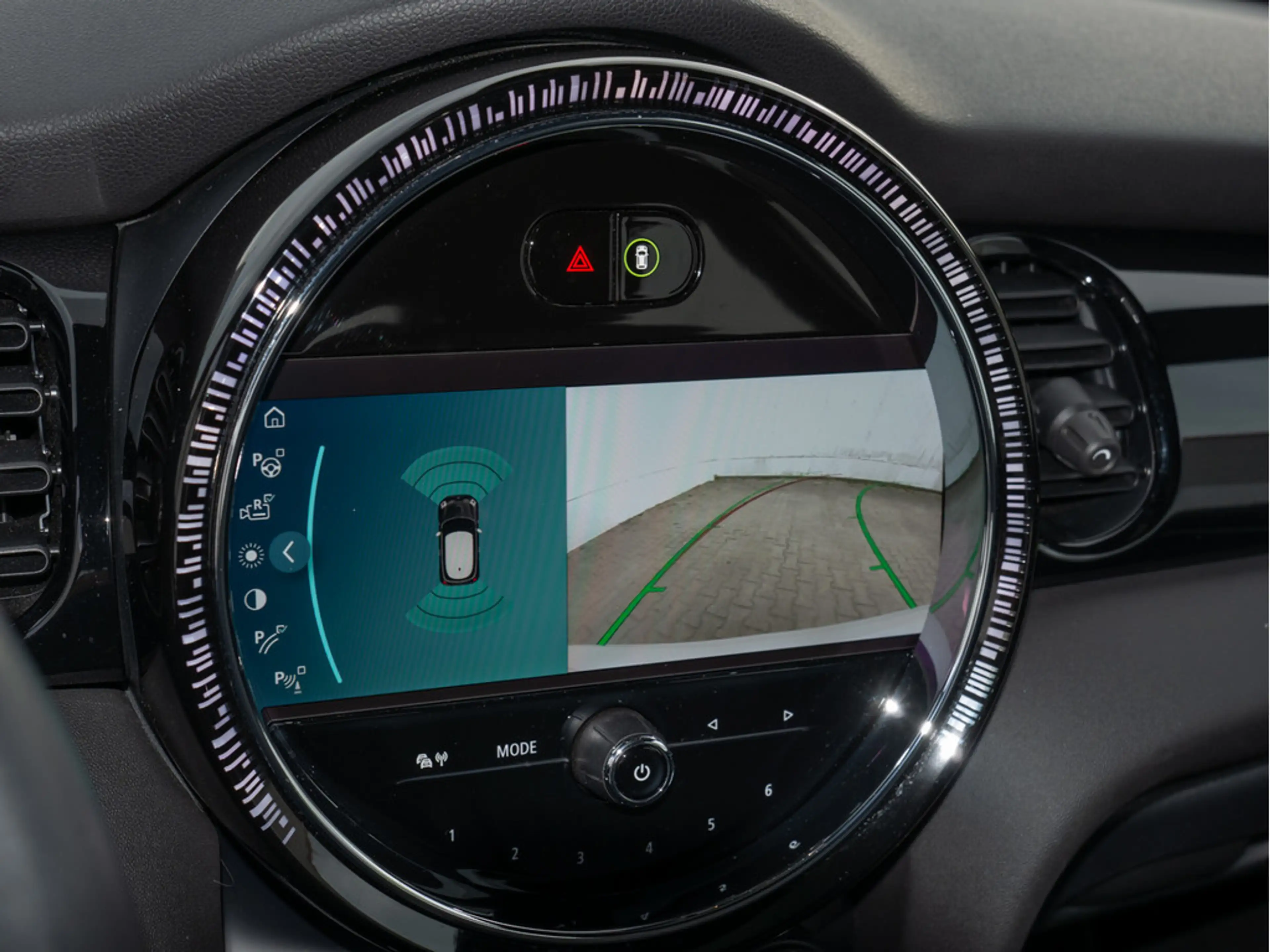 MINI Cooper SE Yours Trim NAVI ACC HUD LED PANO — photo 11
