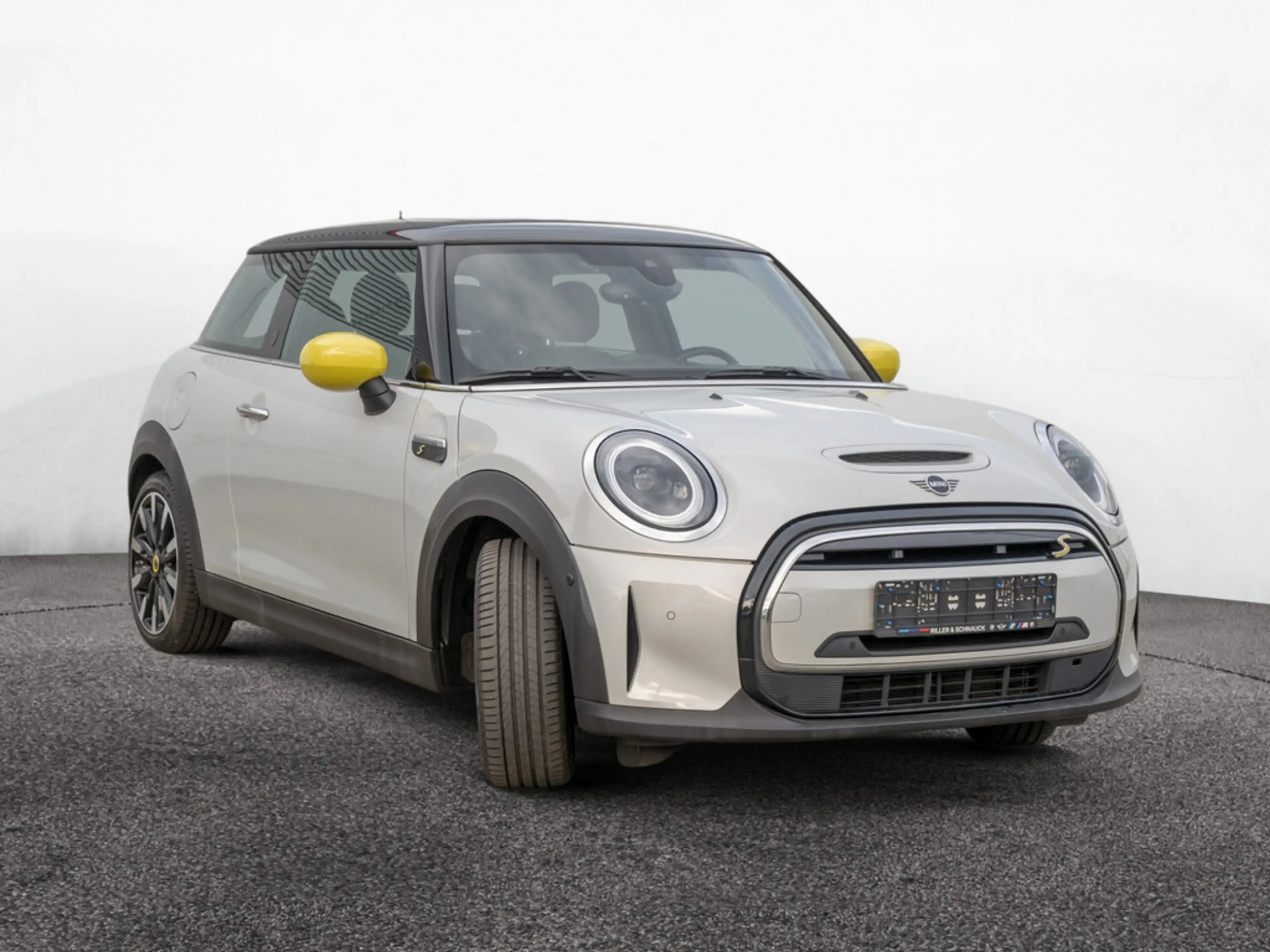 MINI Cooper SE Yours Trim NAVI ACC HUD LED PANO — photo 3