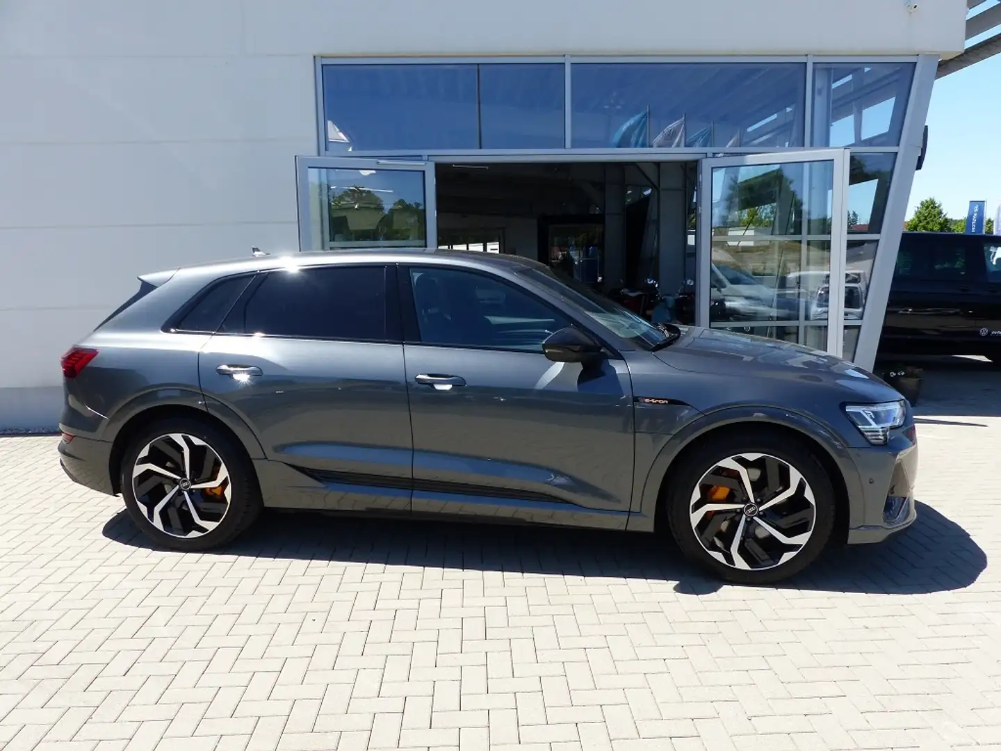 Audi e-tron 55 quattro 300KW S line *AHK*LED*B&O* Grau - 2