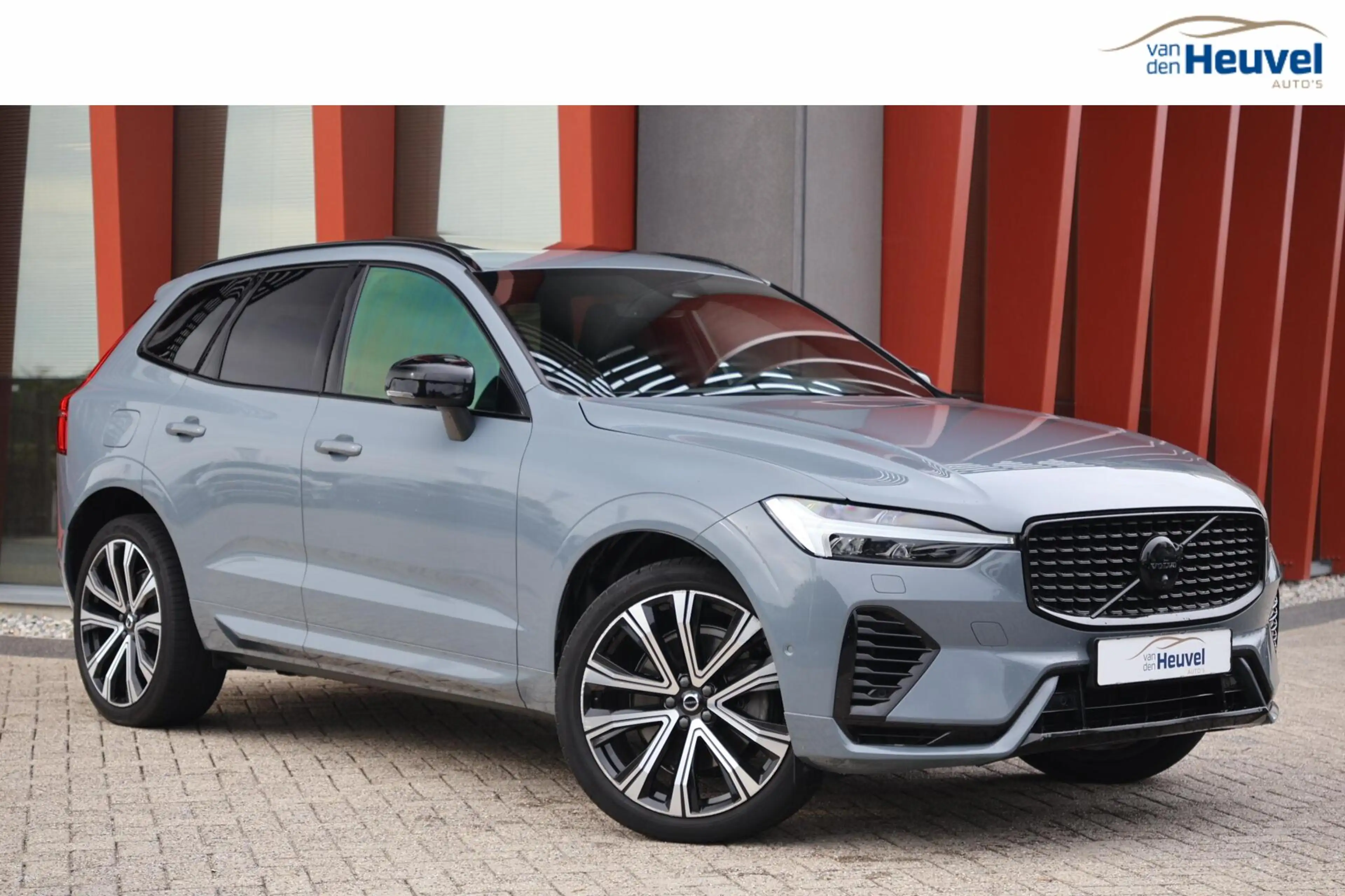 Volvo XC60 T6 Recharge AWD Plus Dark | Stoelverwarming | 360°