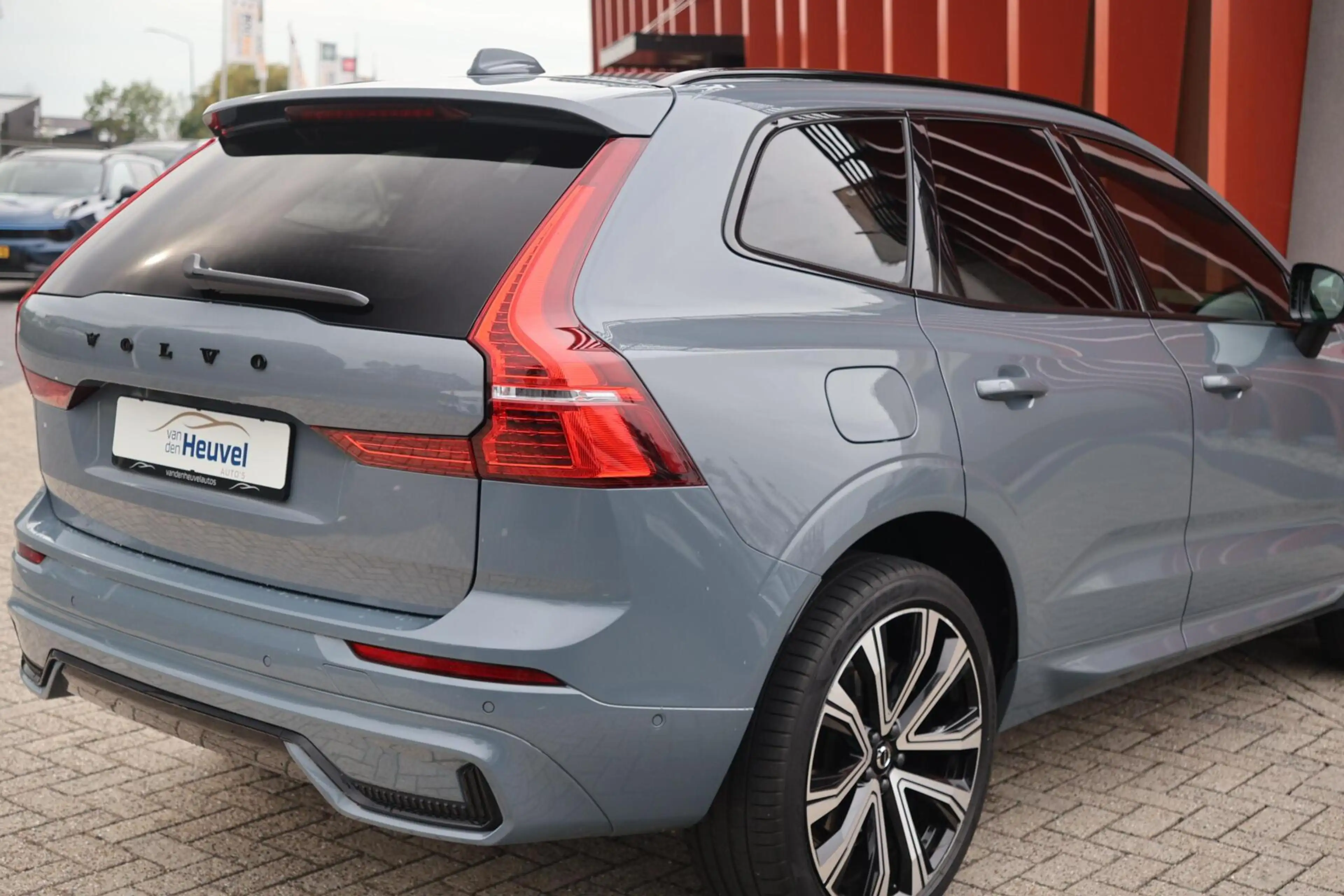 Volvo XC60 T6 Recharge AWD Plus Dark | Stoelverwarming | 360° — photo 12