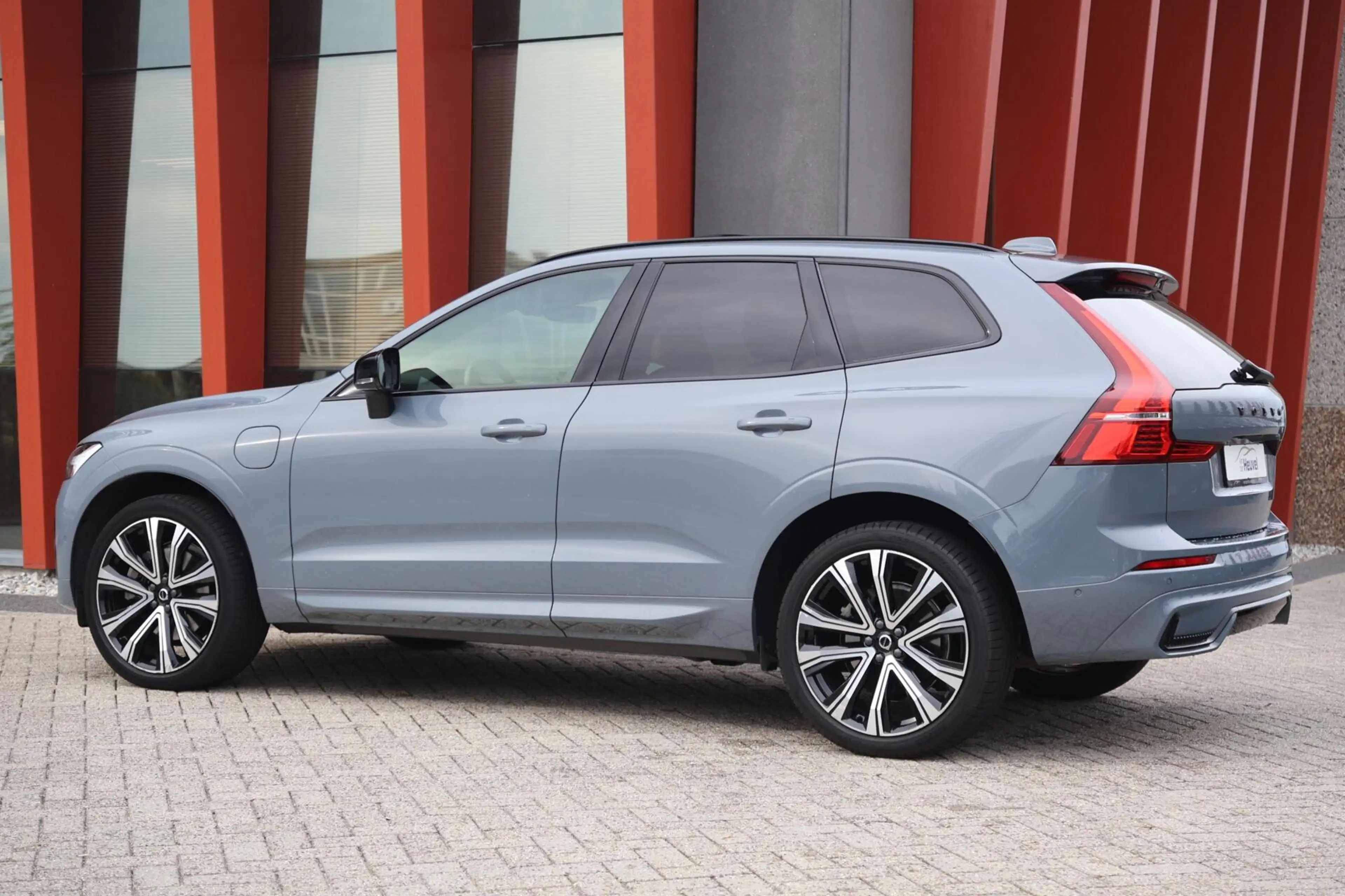 Volvo XC60 T6 Recharge AWD Plus Dark | Stoelverwarming | 360° — photo 3