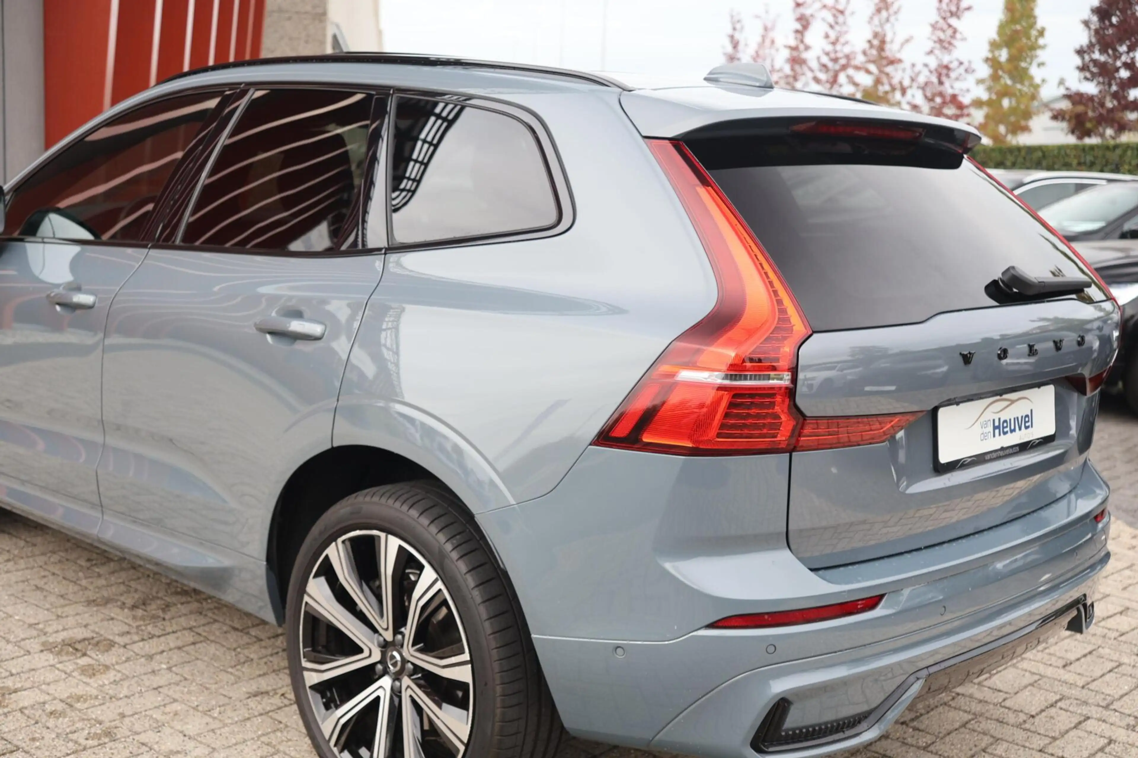Volvo XC60 T6 Recharge AWD Plus Dark | Stoelverwarming | 360° — photo 11
