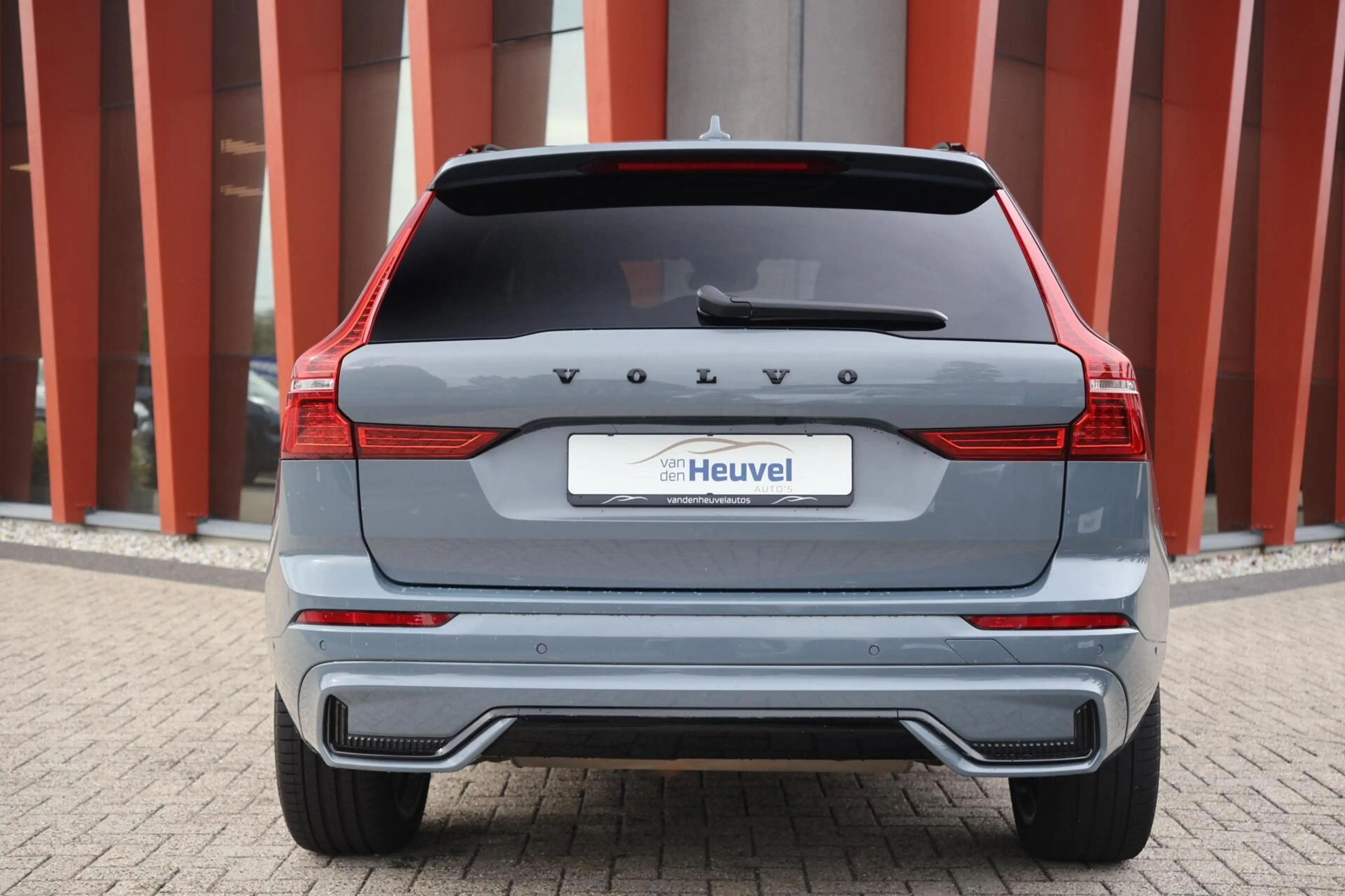 Volvo XC60 T6 Recharge AWD Plus Dark | Stoelverwarming | 360° — photo 4