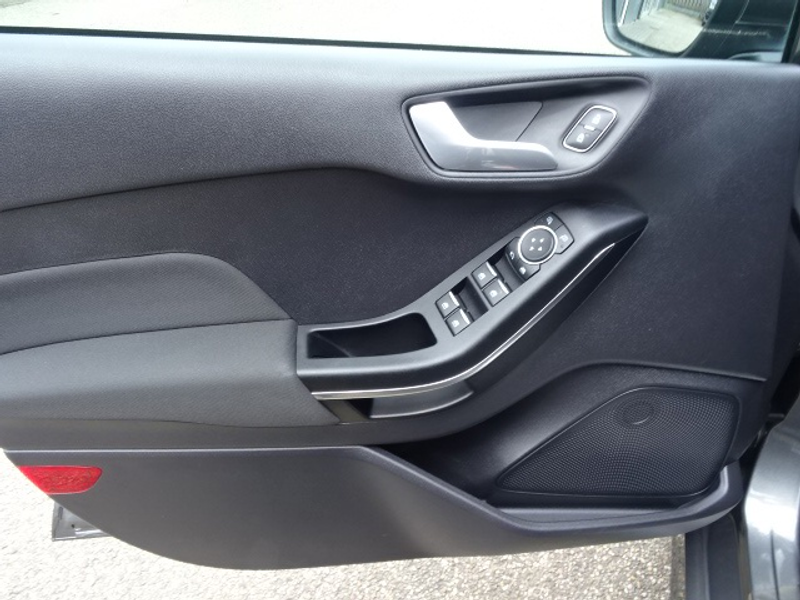 Ford Fiesta 1.0 EcoBoost ST-Line — photo 11