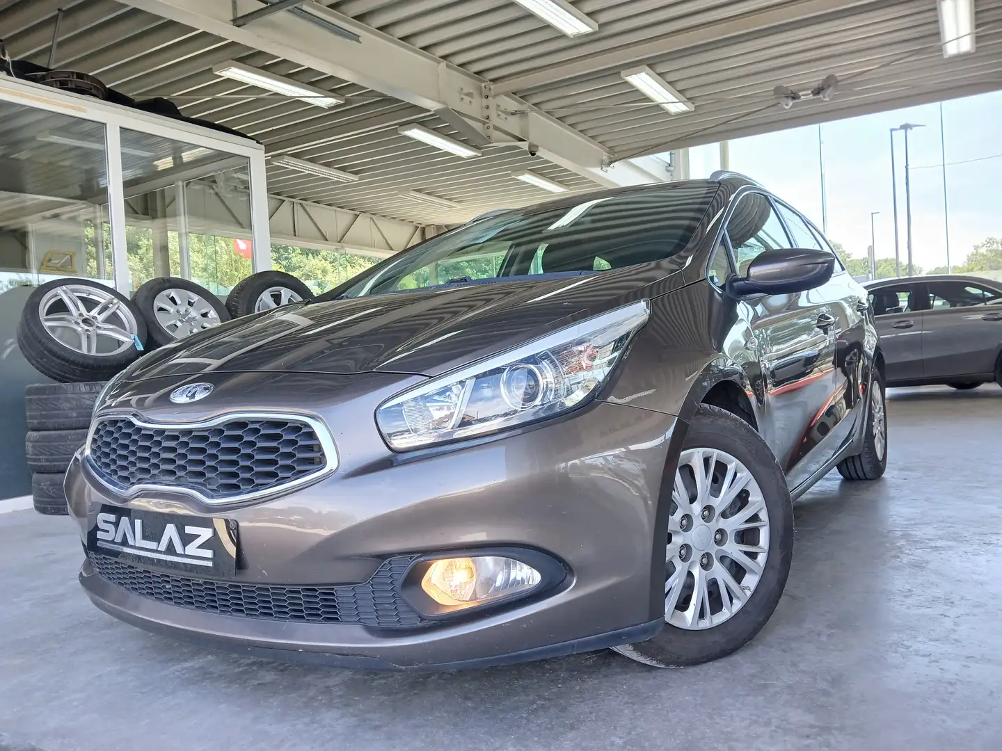 Kia Ceed SW / cee'd SW Cee'd SW 1.6 CRDi Mind/ 1 ER PROP /FULL CARNET/ Bruin - 2
