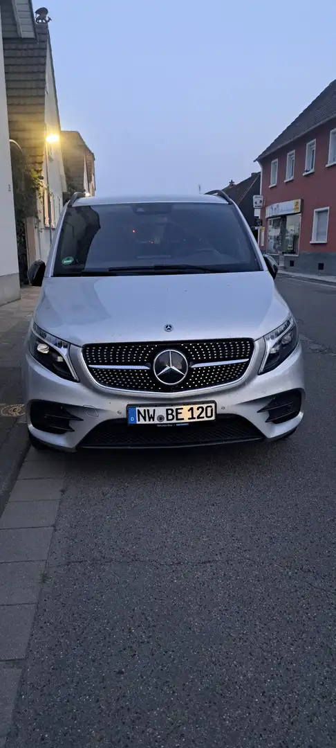 Mercedes-Benz V 300 V 300 d lang 9G-TRONIC Avantgarde Edition 2023 Ezüst - 1