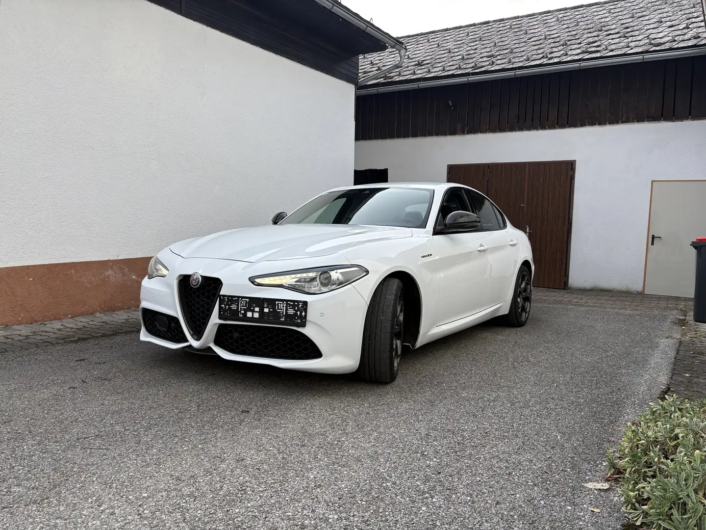 Alfa Romeo Giulia Q4 2,2 VELOCE *MEGAOPTIK*1.Bsz*Carbon*19Z*RfK*ACC* Weiß - 2