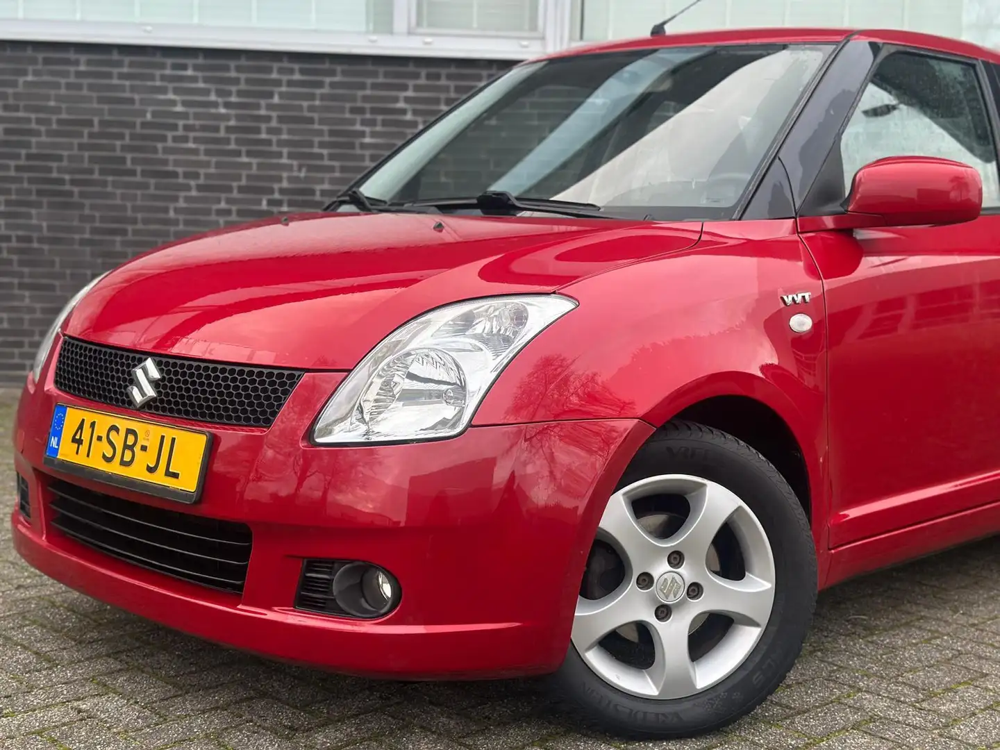 Suzuki Swift 1.5 Exclusive Rojo - 2
