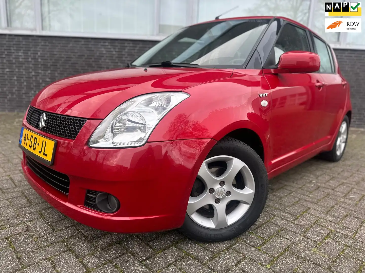 Suzuki Swift 1.5 Exclusive Rojo - 1