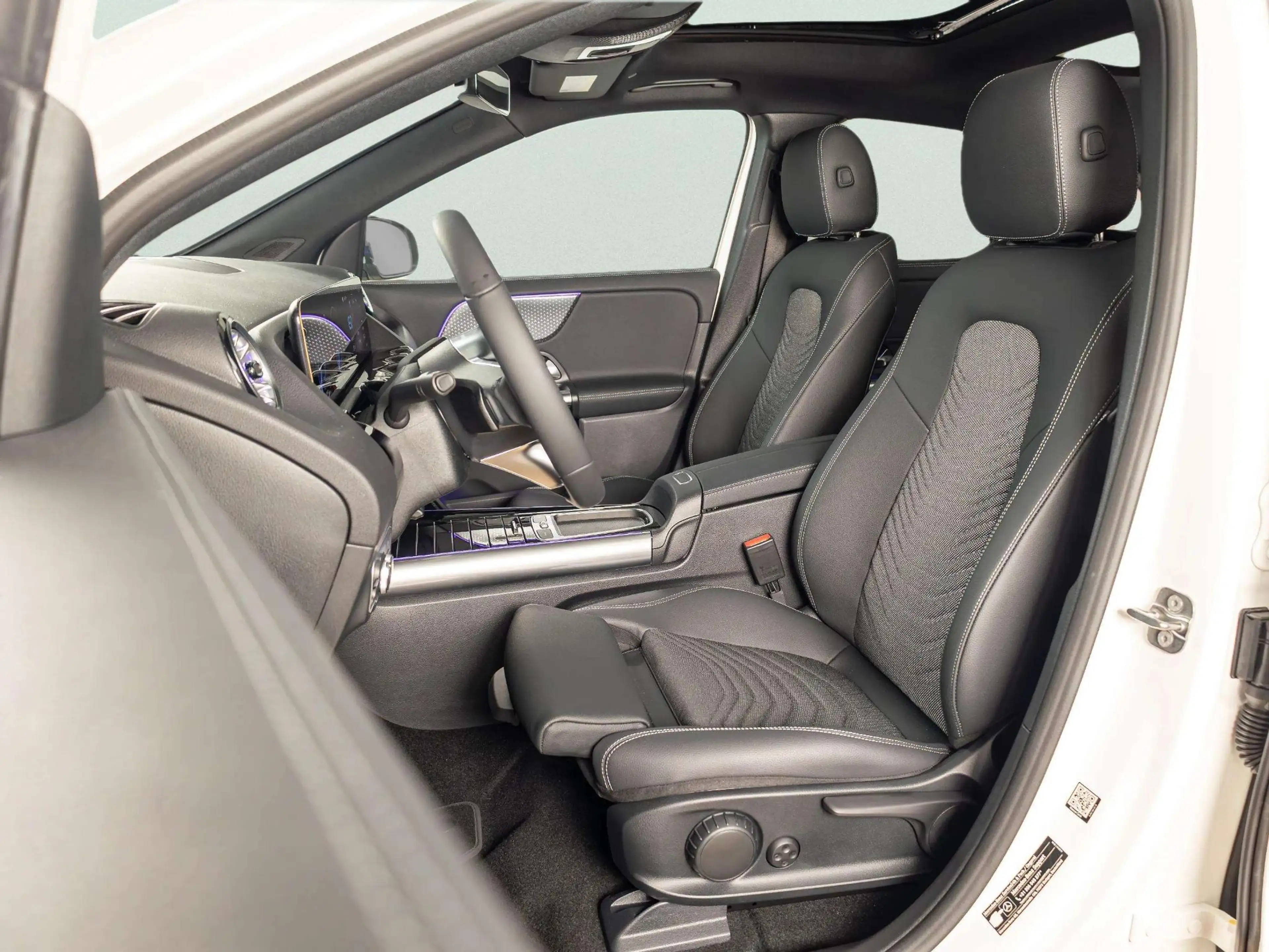 Mercedes-Benz EQA 250 250+ Business Solution 71 kWh | Panorama dak — photo 9