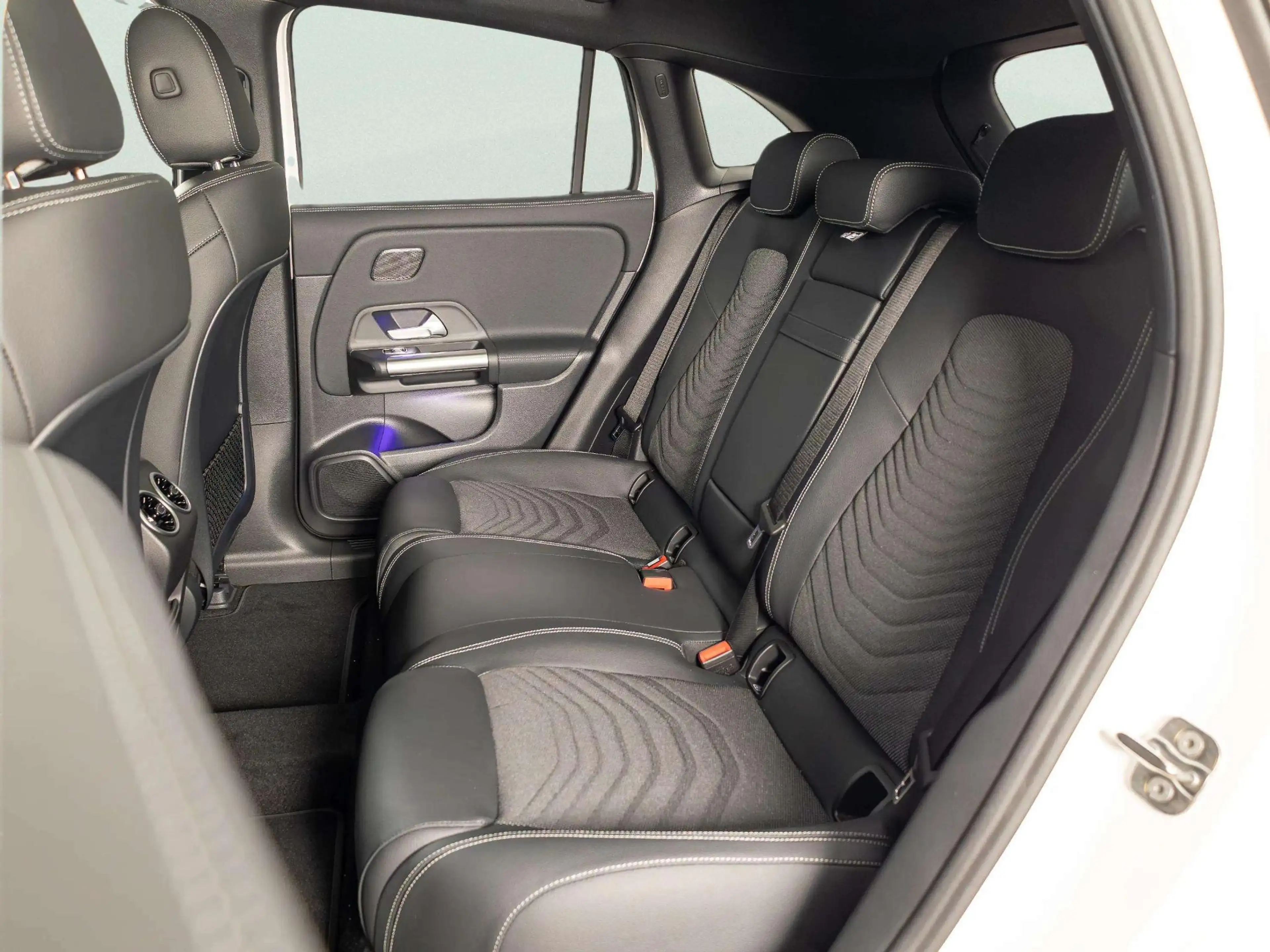 Mercedes-Benz EQA 250 250+ Business Solution 71 kWh | Panorama dak — photo 10