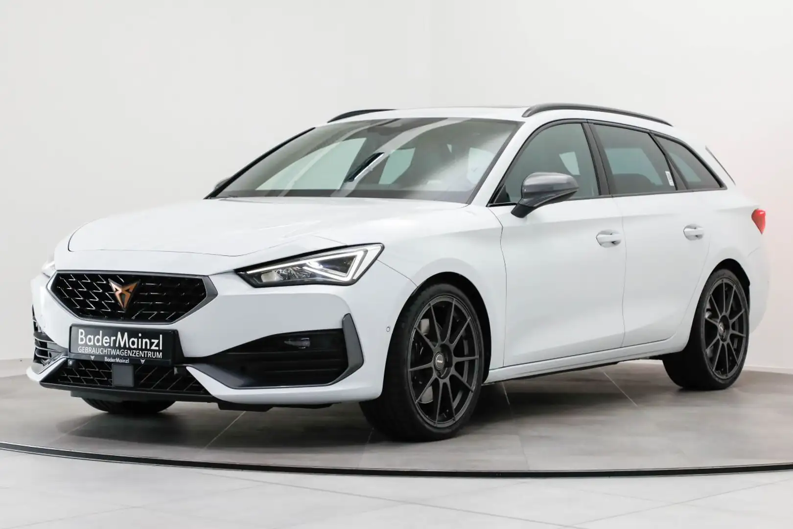 SEAT Leon ST 2.0 TSI 4D DSG VZ Pano Beats Kamera SHZ Weiß - 2