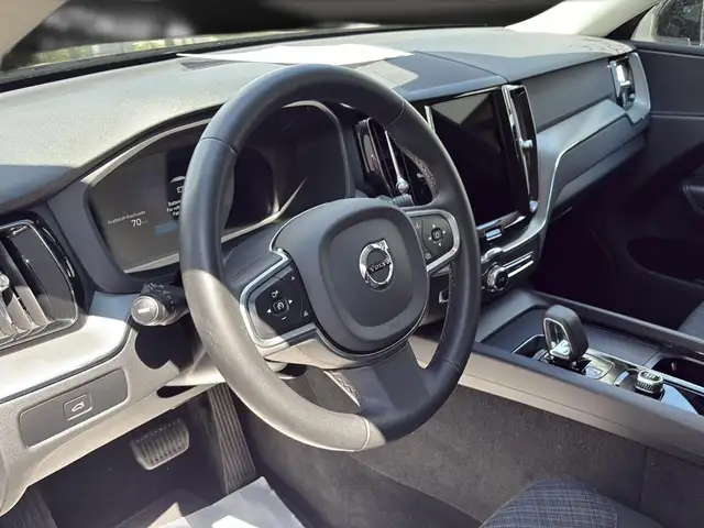 Volvo XC60 view 18