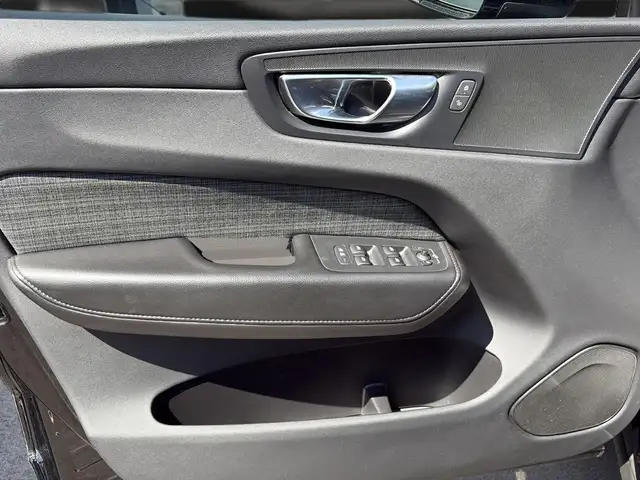 Volvo XC60 view 25
