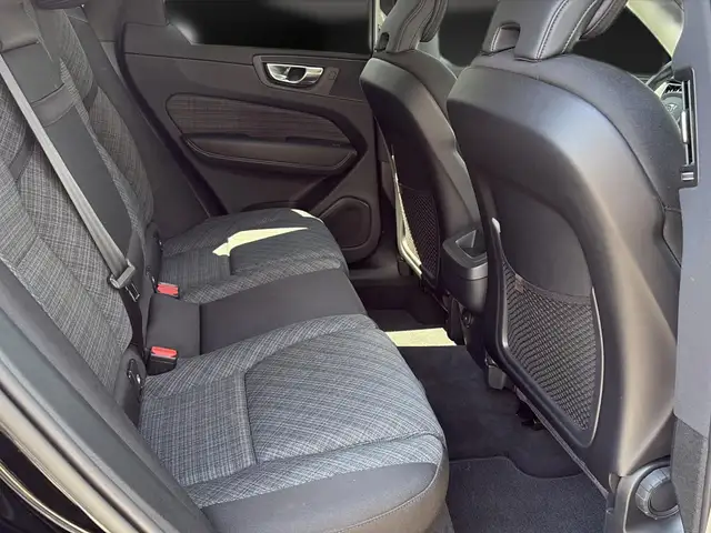 Volvo XC60 view 22