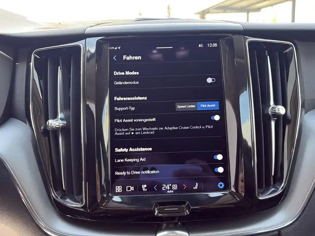 Volvo XC60 view 30