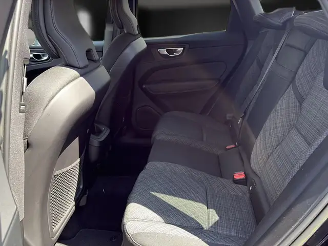 Volvo XC60 view 27