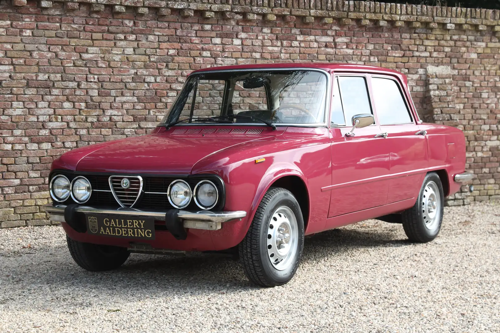 Alfa Romeo Giulia 1300 Nuova Super Well-preserved Nuova Super from t Rood - 1
