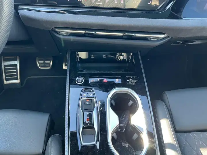 Audi A6 2025, foto 18