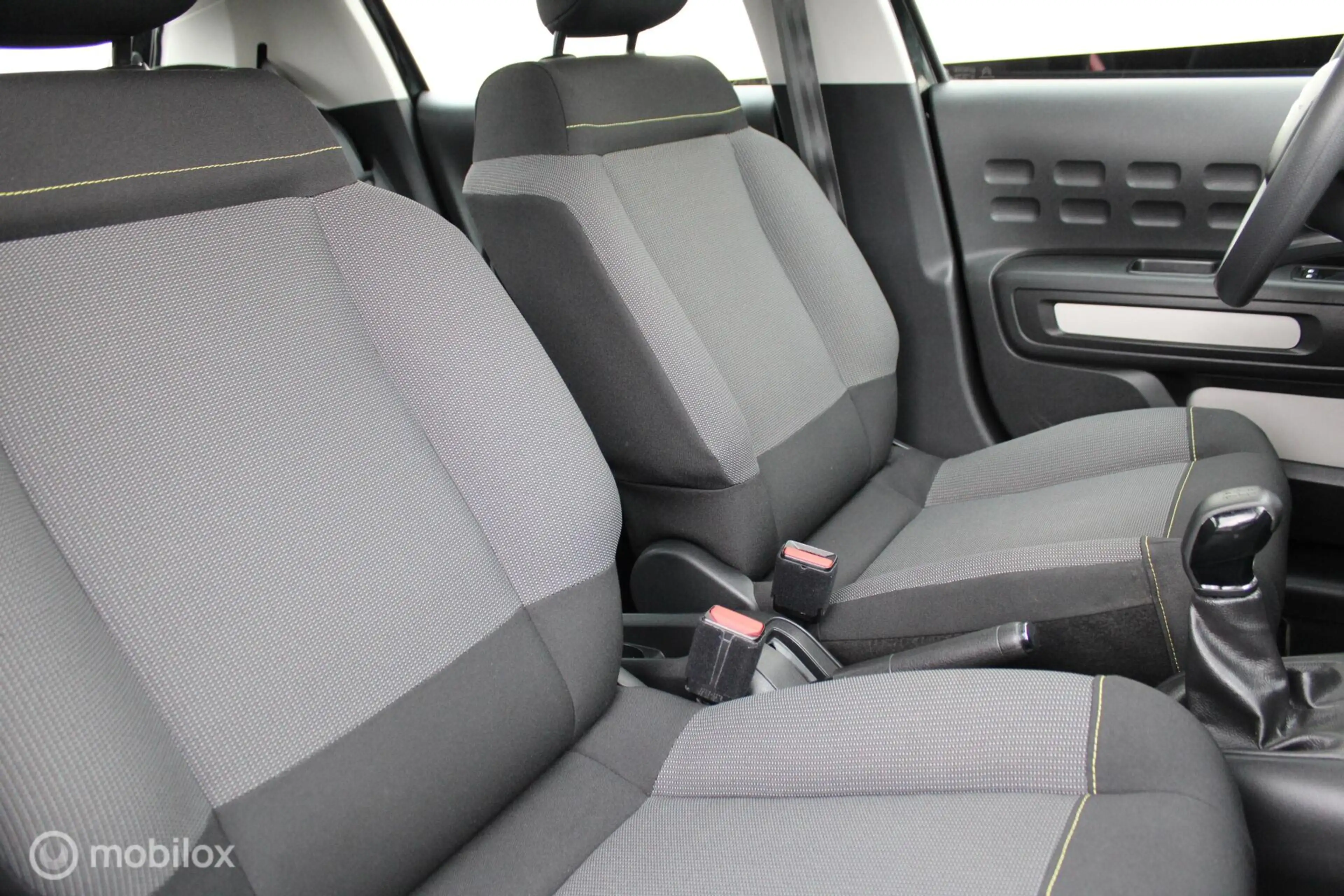 Citroen C3 1.2 PureTech Feel, Pdc, Full Led verlichting, Navi — photo 31