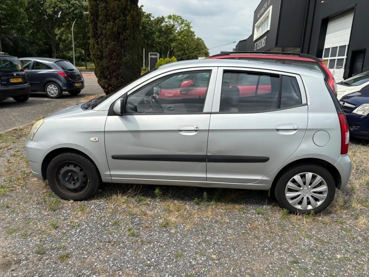 Kia Picanto 1.0 LX / APK 04-2026 / STUURBEKR. / 5 DEURS Grijs - 2