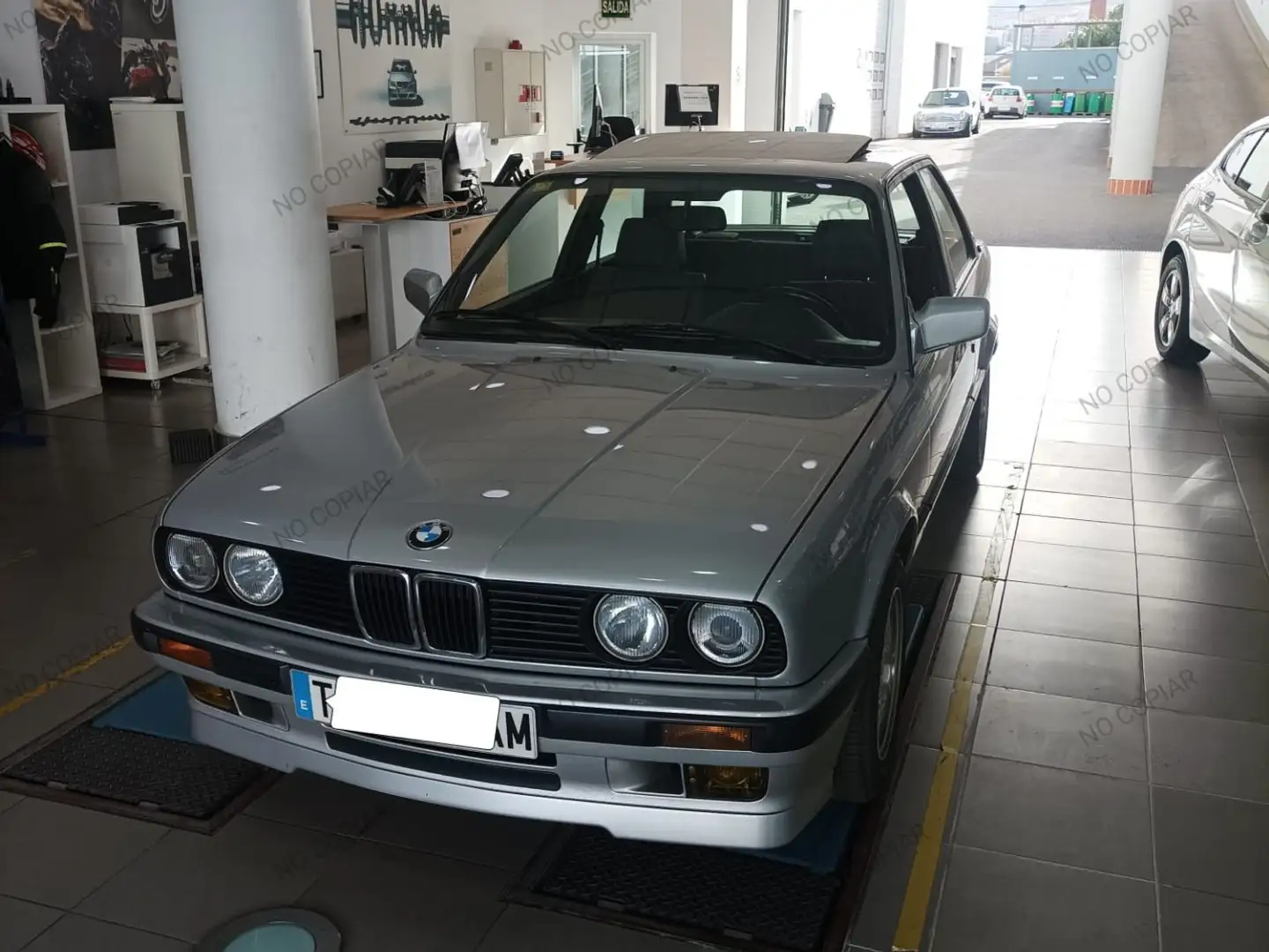 BMW 318 318i S srebrna - 1